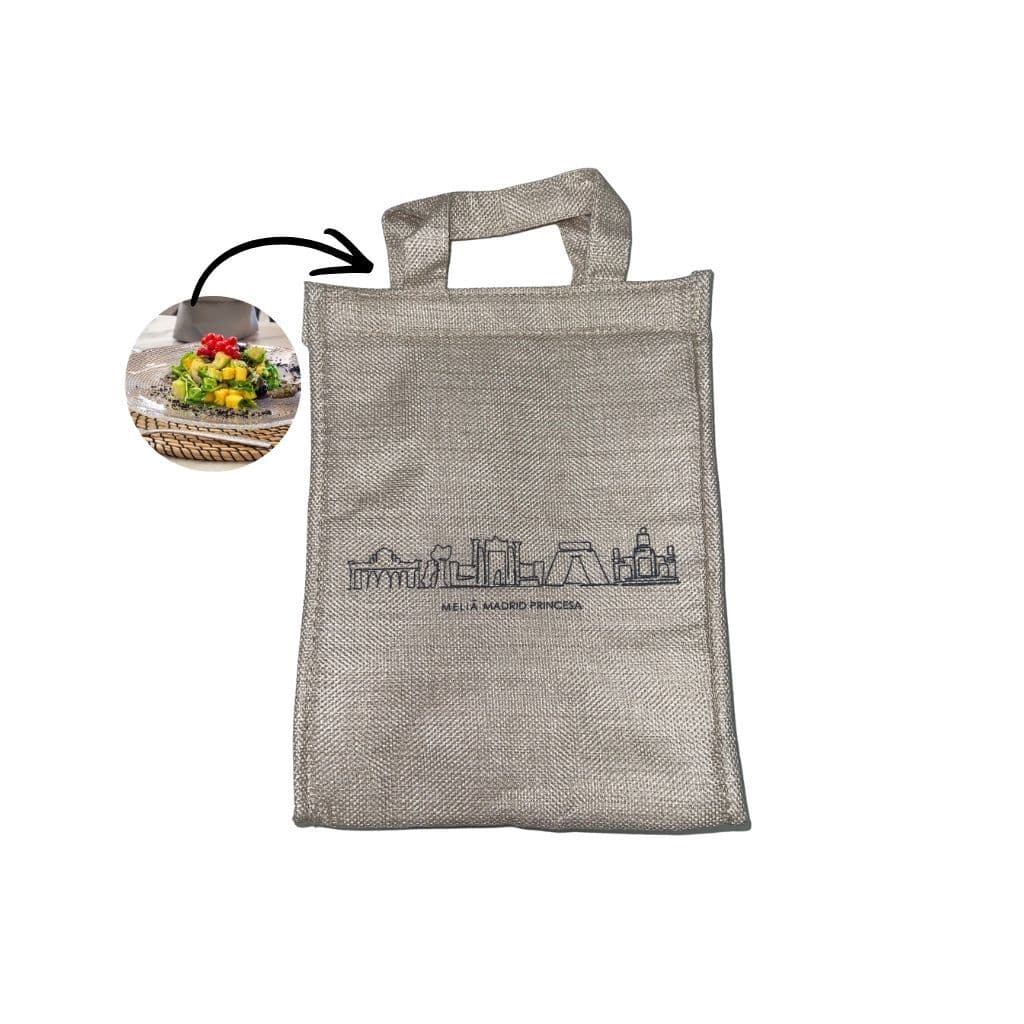 Alimentos sobrantes servidos en bolsas isotérmicas